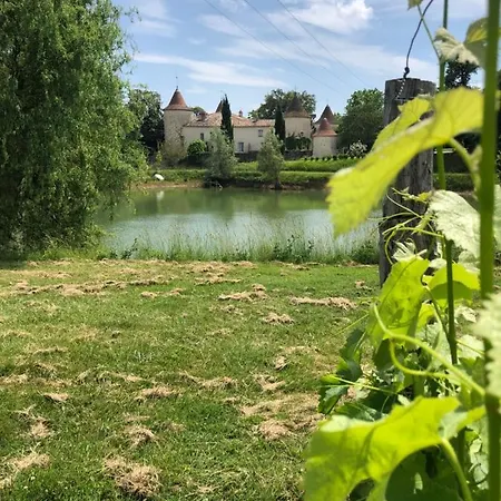 Location Chateau Couronneau Apartment